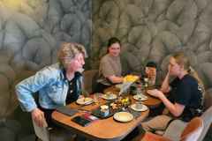 2026-03-24-WICHERULOO-High-Tea-Derk-101
