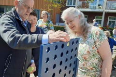 2023-05-13-WICHERUMLOO-oud-hollandse-spelletjes-en-poffertjes-eten-Verbindingsweek-15