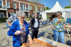 2023-05-13-WICHERUMLOO-oud-hollandse-spelletjes-en-poffertjes-eten-Verbindingsweek-27