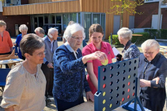 2023-05-13-WICHERUMLOO-oud-hollandse-spelletjes-en-poffertjes-eten-Verbindingsweek-34