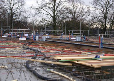 2014-12-15-betonmatten-met-daarin-kabels-en-afvoer-buizen-6