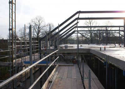 2015-01-05-vloeren-zijn-afgewerkt-spanten-gezet-op-3e-etage-20