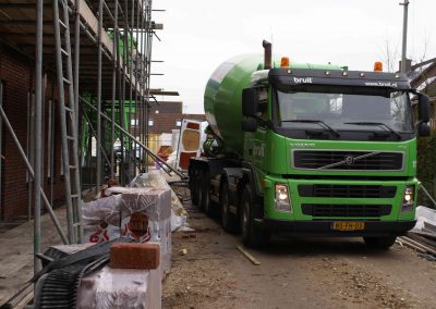 2015-03-09-anhydrietvloer-wordt-gestort-2