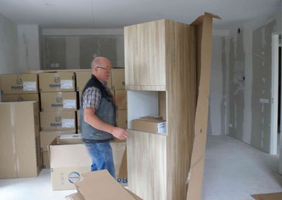 2015-07-13-keukens-uitladen-door-vrijwilligers-44