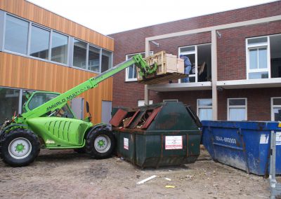 2015-07-13-keukens-uitladen-door-vrijwilligers-5