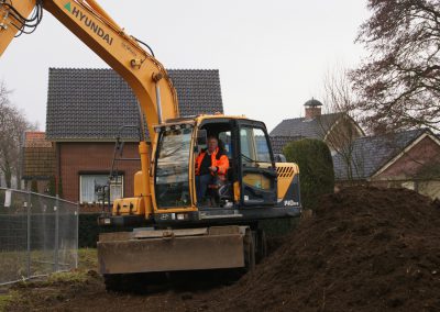 2013-02-26-fa-de-vries-is-met-slopen-begonnen-1