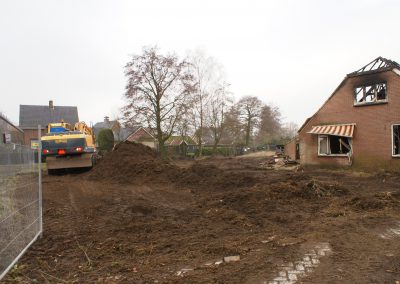 2013-02-26-fa-de-vries-is-met-slopen-begonnen-2