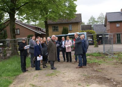 2013-05-14-delegatie-gemeente-ede-komen-een-kijkje-op-het-terrein-nemen-5