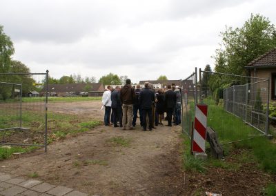 2013-05-14-delegatie-gemeente-ede-komen-een-kijkje-op-het-terrein-nemen-6